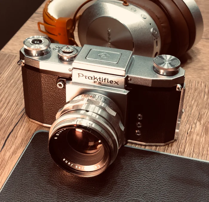 Loaded. ILFORD PAN 400 b/w - My, The photo, Photographer, Camera, Film cameras, camera roll, Black and white photo, Film, Carl Zeiss, Antiques, Ilford, Camera, Reflex camera, Hobby, Enthusiasm, Creation