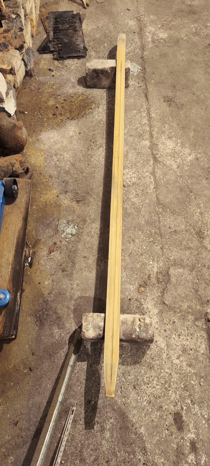 Одна лыжа готова к смолению