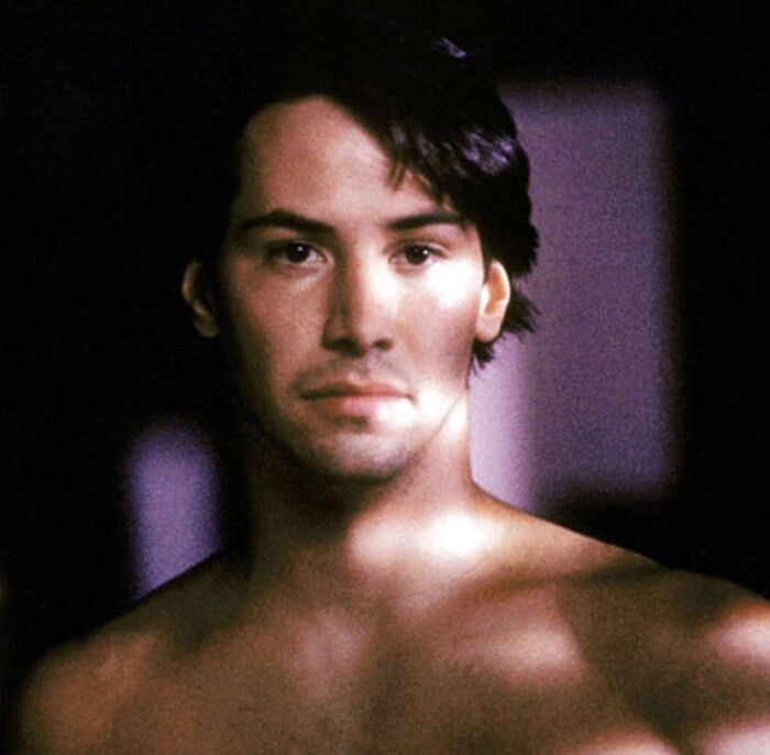 Джонни Юта ("На гребне волны", 1991) В 1992-м году Киану Ривз получил премию канала "MTV", победив в номинации "Самый желанный мужчина года", естественно эта награда последовала после ошеломительного успеха картины и вайба главного героя.