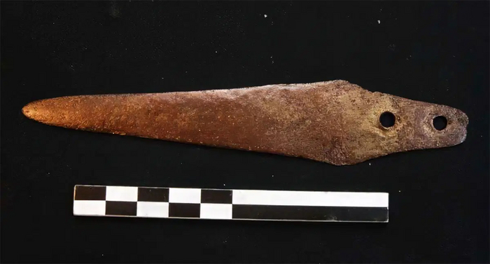 Хеттский медный кинжал, средний бронзовый век (2100-1550 гг. до н. э.), из Британского музея