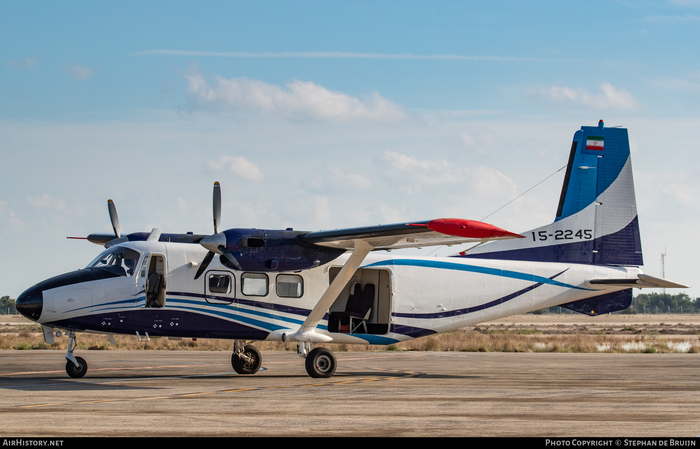 Считается, что двенадцать самолётов Y‑12 были поставлены Корпусу стражей Исламской революции. Они базируются в Ширазе. 15‑2245 использовался в качестве самолёта-парашютиста для открытия авиашоу в Иране.