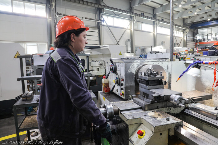 Из серии «Именно они делают Россию великой» - снято мной на заводе ООО «Инженерные технологии» (Оренбург)