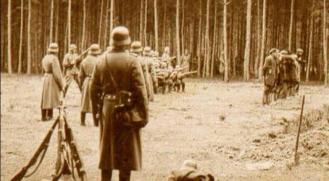 Расстрел гитлеровскими карателями польских патриотов.