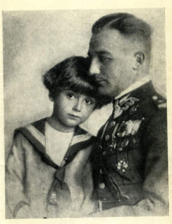 Майор Хенрик Добжаньский с дочерью, предвоенное фото.