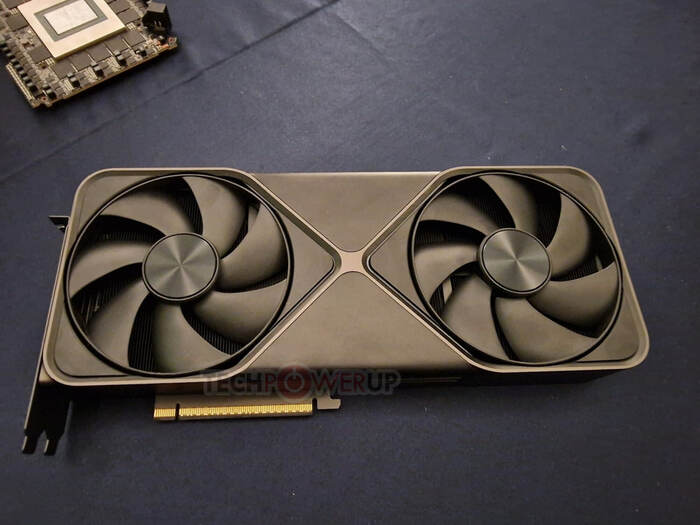 RTX 5090   ,  RTX 3090  2020-