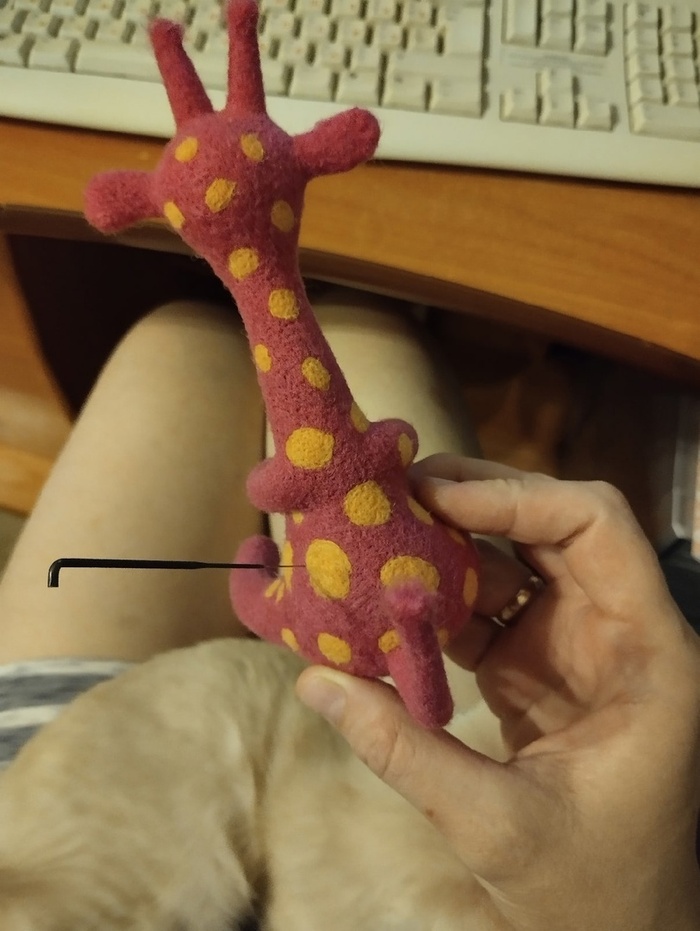 Сначала оранжевые пятна.