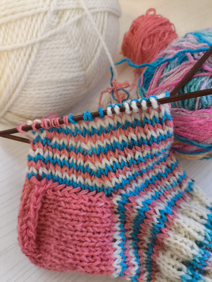 Чулки новы, пятки голы!