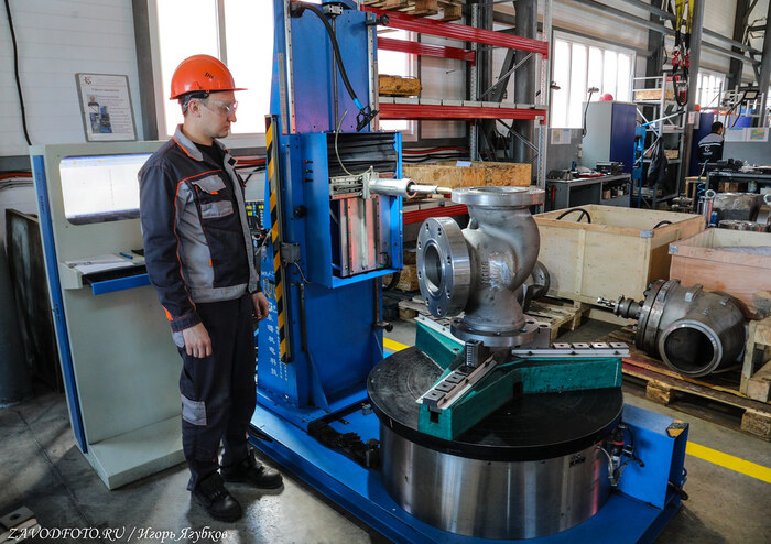 Из серии «Именно они делают Россию великой» - снято мной на заводе ООО «Инженерные технологии» (Оренбург)