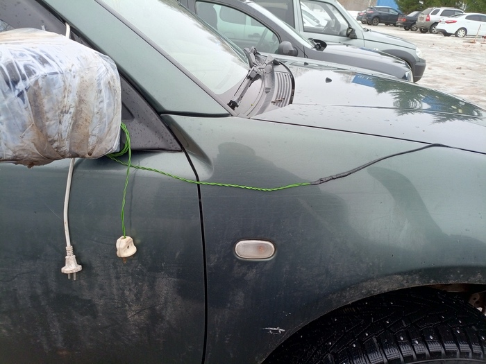 Одна вилка на задний привод, другая на передний.