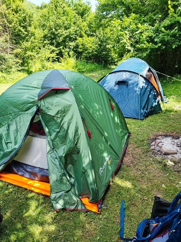 Костер конечно перенесли, это осталось от предыдущих путешественников.