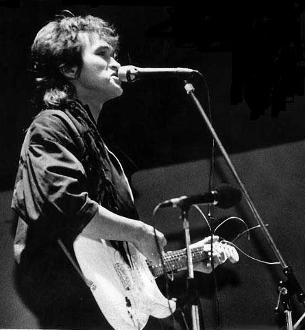 Песни под гитару и идиоты соседи...