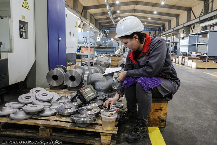 Из серии «Именно они делают Россию великой» - снято мной на заводе ООО «Инженерные технологии» (Оренбург)