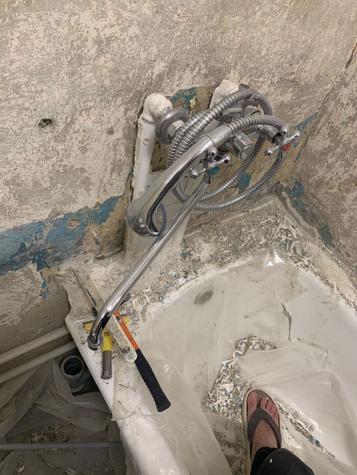 Вот эти кусочки, размером с ноготь мизинца на ногах, это стружки от резки.