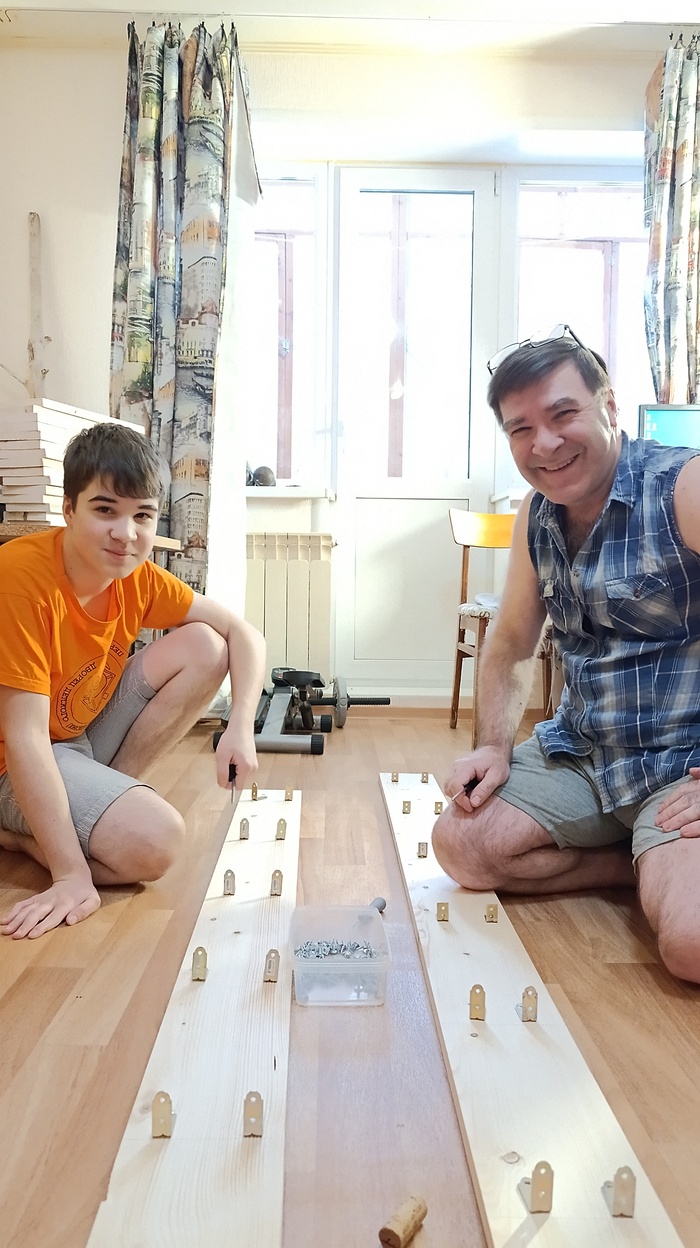 Получилось может и не ахти как, но зато крепко и надёжно. Особенно когда его к стене прикрутил. )))