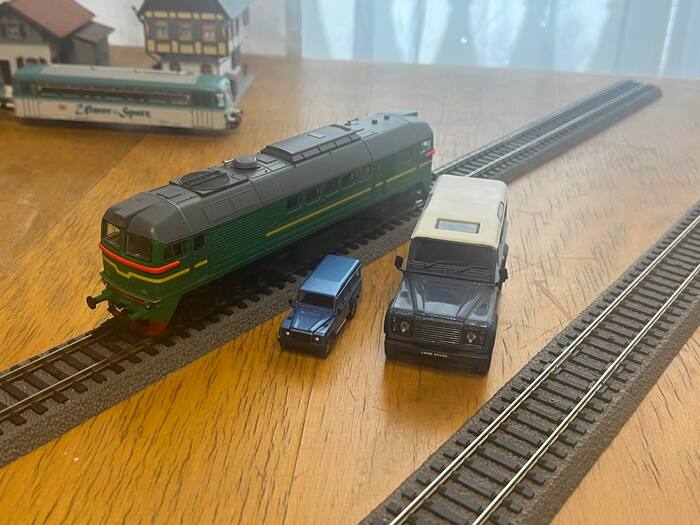  62  PIKO   H0 (1:87).        1:87  1:43.