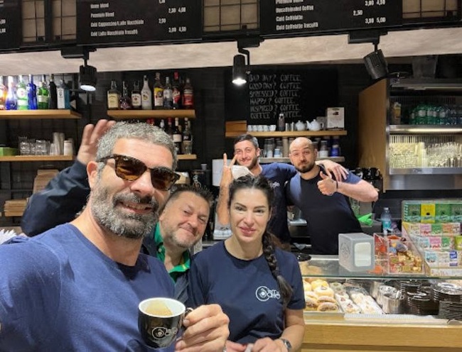 С испанками местные мачо фотографируются, а женятся на русских красавицах :)