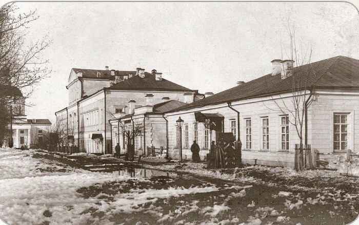 Линия присутственных мест. Главная гауптвахта и местное казначейство