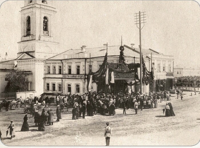 Открытие народной библиотеки им В.Г.Белинского в здании Общества взаимного кредита. 1898