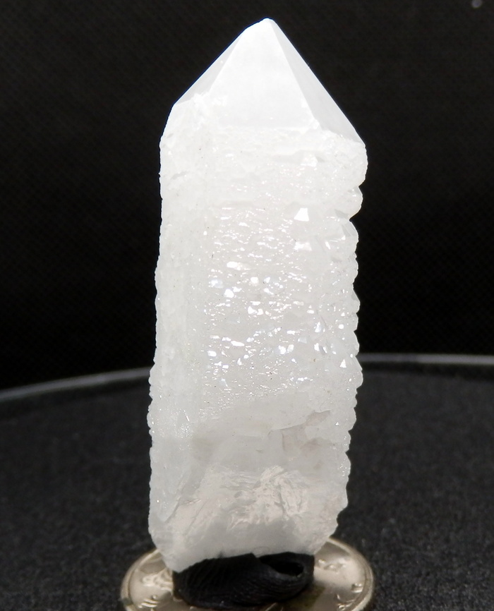 Молочно-белый кактусовидный кристалл кварца. Дальнегорское рудное поле. Из собрания автора