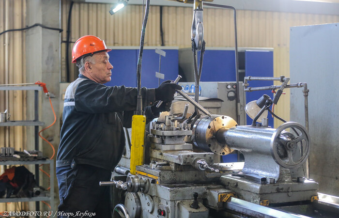 Из серии «Именно они делают Россию великой» - снято мной на заводе ООО «Инженерные технологии» (Оренбург)