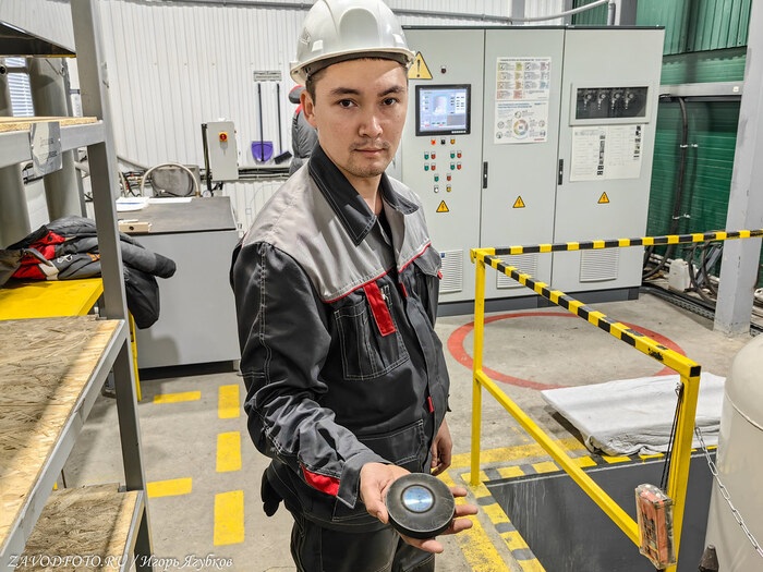 Из серии «Именно они делают Россию великой» - снято мной на заводе ООО «Инженерные технологии» (Оренбург)