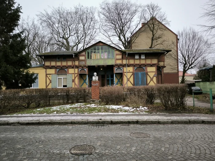 Old stuff or cultural heritage? - My, Pioneer Resort, Kaliningrad region, Longpost, Dilapidated housing, Old man, Cultural heritage, History, Architecture, Local history, sights, Cities of Russia, Building, Resorts in Russia, Travel across Russia