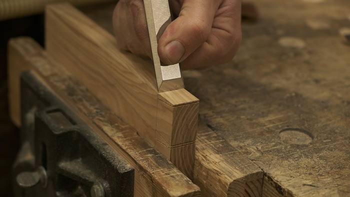 Берём блестящую стамеску. Если взять ржавую, то магия не произойдёт.