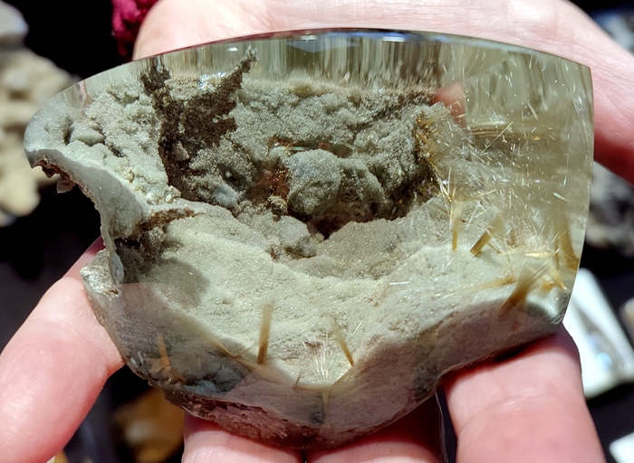 Кварц с включениями (лодолит). Приполярный Урал. Выставка "Мир Камня", фото автора