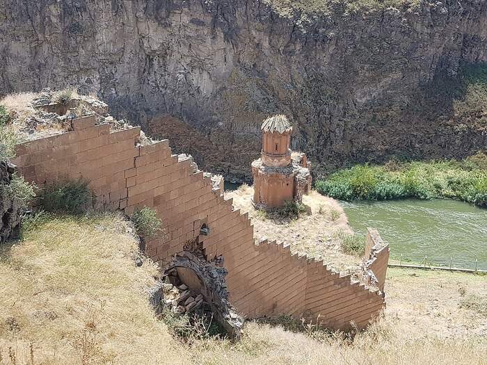 (  ,       XIII     ,    .          - )