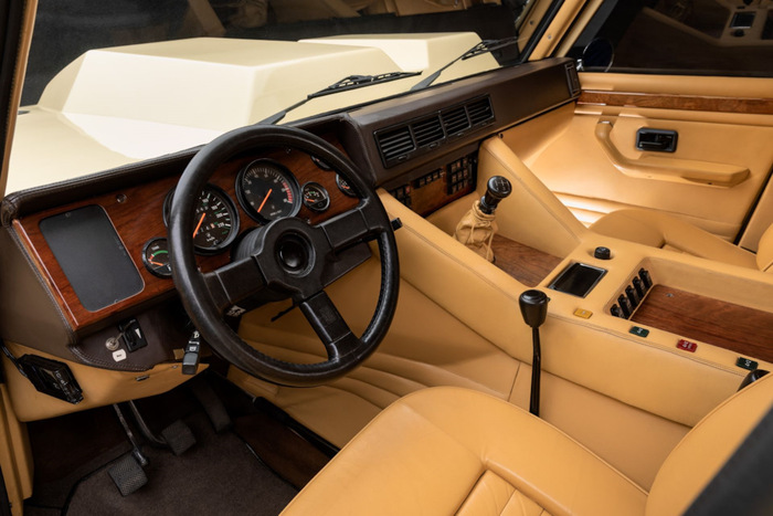  Lamborghini LM002 1992 