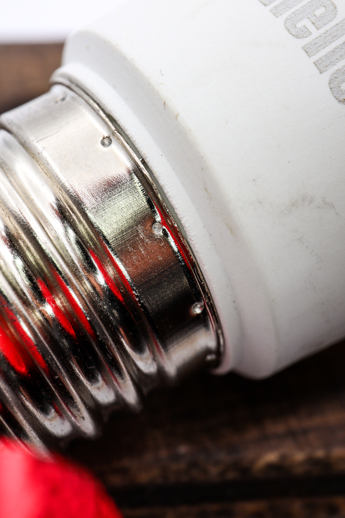 Цоколь отходит от корпуса