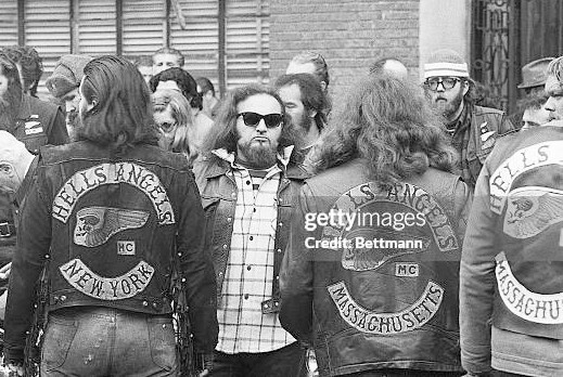 Прогрессивная молодёжь в борьбе за байки.