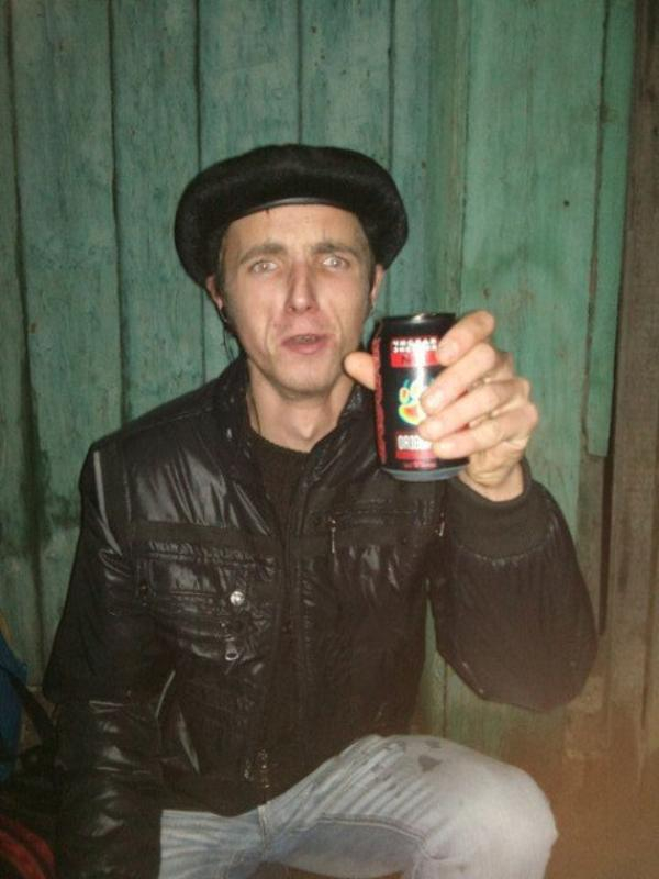 "Ищю падругу на всю жизнь, увлекаюсь бухлом, сижками и смотреть приколы". Если что - это условный пример ))