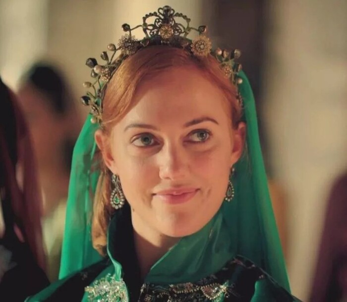 Восславьте же турецкую мягкую силу - как и для многих других мальчиков СНГ, моя любовь к Турции началась с этой актрисы ^_^