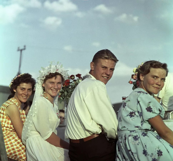          -,    , 1961 . :    , , ,   , ,   , , 60-, , , ,  , Telegram ()