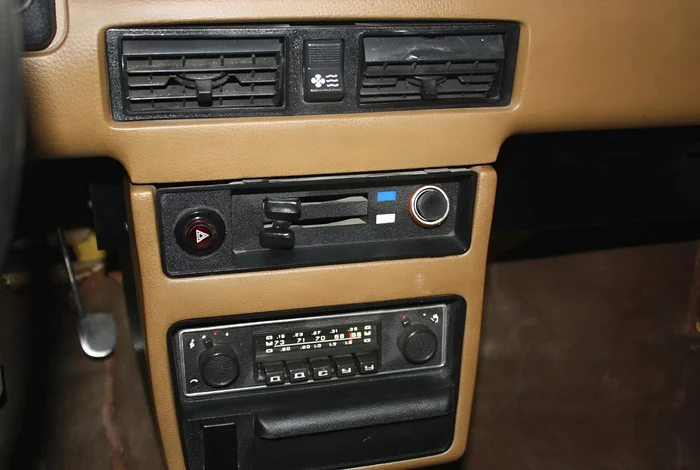 Автомобиль АЗЛК 2140 SL Авто, Москвич 2140, Азлк, Техника, Познавательно, Обзор, Люкс, СССР, Сделано в СССР, Яндекс Дзен (ссылка), Длиннопост, История автомобилей, Ретроавтомобиль, 20 век