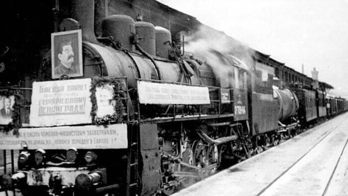 Прибытие в Ленинград первого после прорыва блокады поезда. 7 февраля 1943 год.