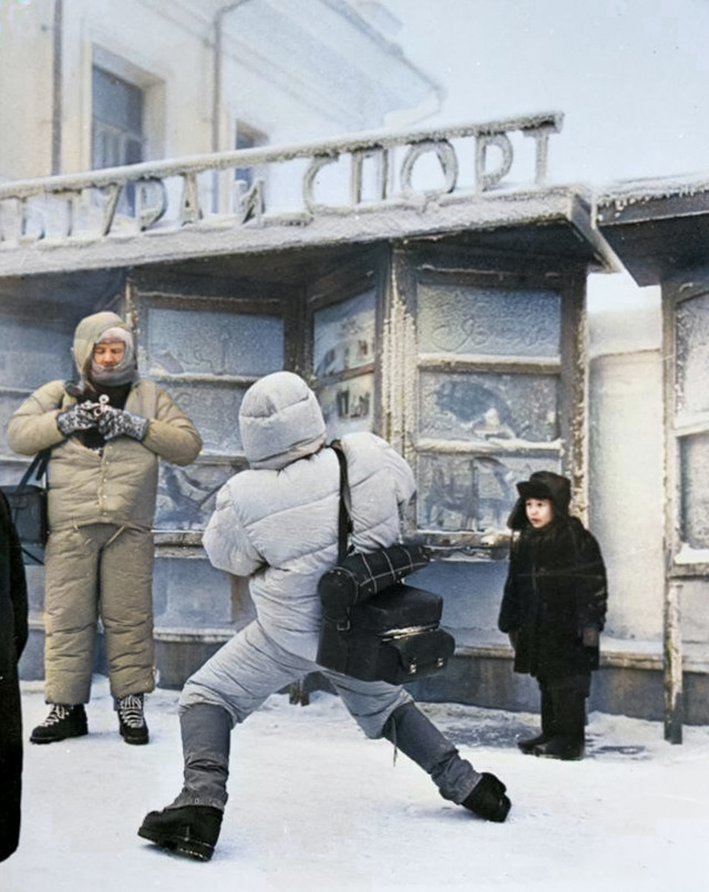 Ностальгические фотографии Советских зимних забав и просто интересных снимков. 20 раскрашенных фотографий. Часть II Старое фото, Фотография, СССР, Детство в СССР, 60-е, 70-е, 80-е, Зима, Колоризация, Длиннопост