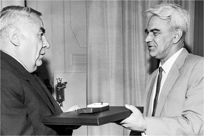    (1904-1973) ()         .  <!--noindex--><a href="https://pikabu.ru/story/otvet_na_post_blagodarya_sssr_12343425?u=https%3A%2F%2Frg.ru%2F&t=https%3A%2F%2Frg.ru%2F&h=7e48c5eb1c2e192aa739f15735d9fc364c756644" title="https://rg.ru/" target="_blank" rel="nofollow noopener">https://rg.ru/</a><!--/noindex-->