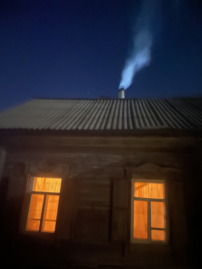 ����� ����