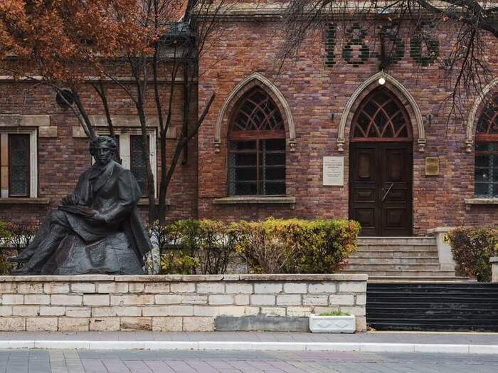 Музей истории Оренбурга. Фото: <a href="https://pikabu.ru/story/srednevekovyiy_zamok_orenburga_12349721?u=https%3A%2F%2Fvk.com%2Fid746067205&t=%D0%90%D1%80%D0%B8%D0%BD%D0%B0%20%D0%A1%D0%B0%D0%B2%D0%B8%D0%BD%D0%B0%20%2F%20%D0%92%D0%9A%D0%BE%D0%BD%D1%82%D0%B0%D0%BA%D1%82%D0%B5&h=79c6599214865178a6ce7a3ff8d120f224bfea25" title="https://vk.com/id746067205" target="_blank" rel="nofollow noopener">Арина Савина / ВКонтакте</a>