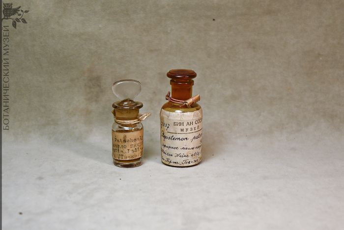 Эфирное масло пачули. От треста «Тэ-же», Москва, 1926 г. Фонды Ботанического музея БИН РАН.