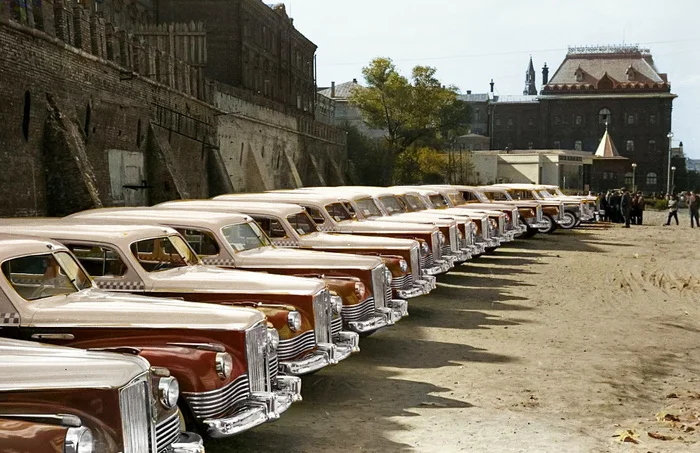 Интересные и местами забавные снимки на автомобильную тематику. 20 раскрашенных фотографий из ХХ века, часть IV Ретроавтомобиль, История автомобилей, Старое фото, Авто, Автомобилисты, 20 век, Колоризация, Длиннопост