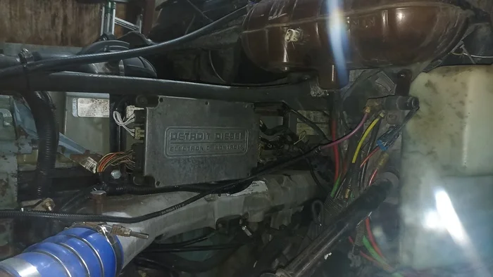 Перенос мозгов на Фредлайнер с Detroit Diesel на новое место - Моё, Авто, Автосервис, Ремонт авто, Автоэлектрика, Дальнобойщики, Грузовик, Длиннопост