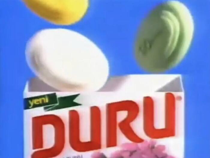 Скриншот из рекламного ролика мыла Duru 1990-х годов