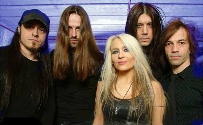 Артур Беркут (слева) и группа Doro. Историческое фото