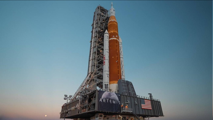  Boeing  60-         SLS  , , NASA,  ( ), Telegram ()