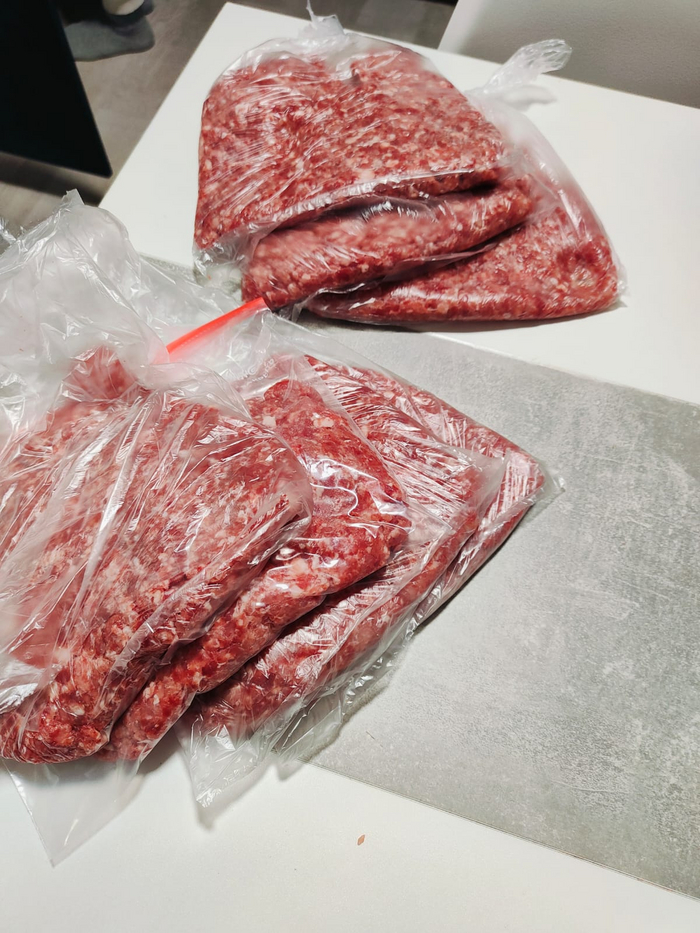 Фасовка примерно по 700 грам. Получилось около 5 кг фарша.