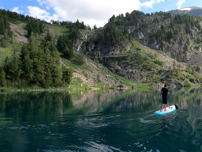 Вид водопада с воды.