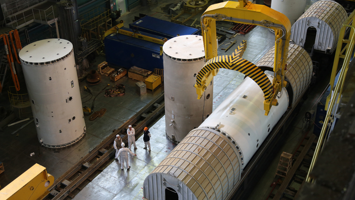 Работы по погрузке контейнеров ТУК-109 с отработавшим топливом РБМК-1000. <a href="https://pikabu.ru/story/na_leningradskoy_ayes_polnostyu_udalili_vsyo_yadernoe_toplivo_iz_pervogo_i_vtorogo_yenergoblokov_12356752?u=https%3A%2F%2Farchive.strana-rosatom.ru%2F&t=%D0%9C%D0%B5%D0%B4%D0%B8%D0%B0%D0%B1%D0%B0%D0%BD%D0%BA%20%22%D0%A1%D1%82%D1%80%D0%B0%D0%BD%D0%B0%20%D0%A0%D0%BE%D1%81%D0%B0%D1%82%D0%BE%D0%BC&h=877fa9291626cf9311ae003e984b0f1f2cec0f0a" title="https://archive.strana-rosatom.ru/" target="_blank" rel="nofollow noopener">Медиабанк "Страна Росатом</a>"